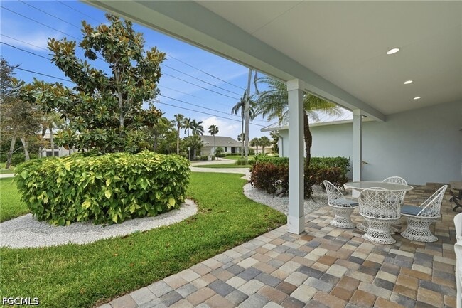 Foto del edificio - 1590 Sandpiper St