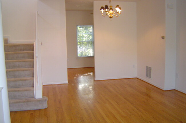 Building Photo - 1150 N Vernon St