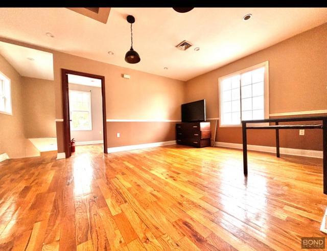 Building Photo - 3 bedroom in SPRINGFIELD GARDENS NY 11413
