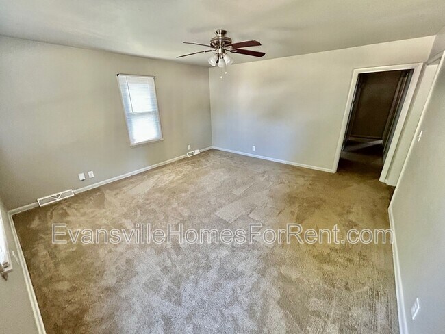 Building Photo - 2057 Ridgeway Ave