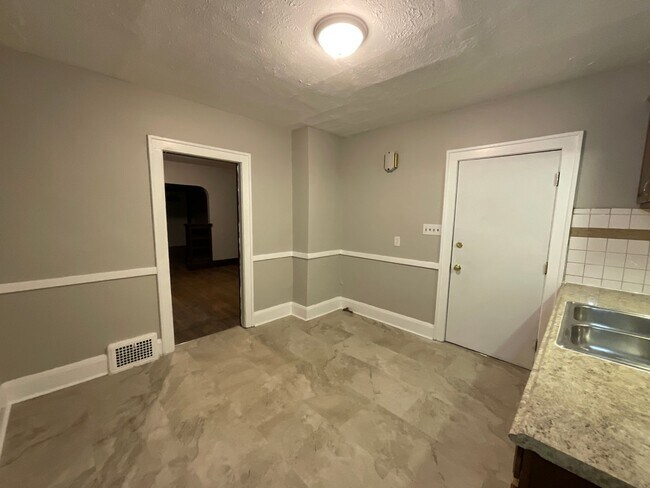 Foto del edificio - 10012 Greenview Ave