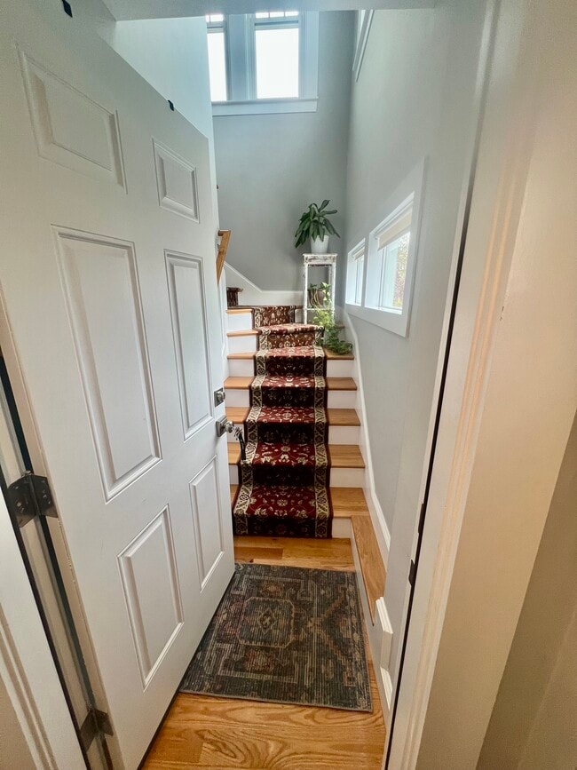 Entrance - 32 Brimmer St