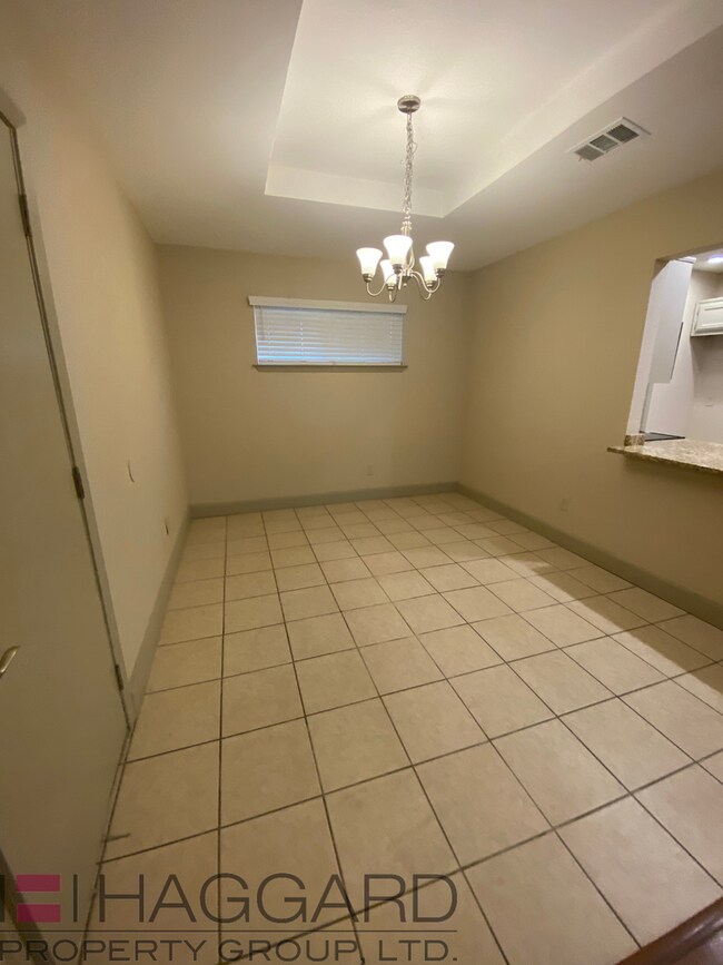 Foto del edificio - Renovated half duplex-2 bed, 1 bath, 1 story