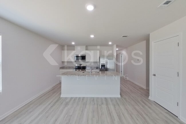 Foto del edificio - 14220 Ruffian Ave