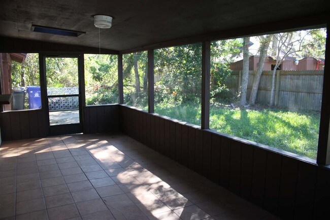 Building Photo - 364 Shamrock Rd