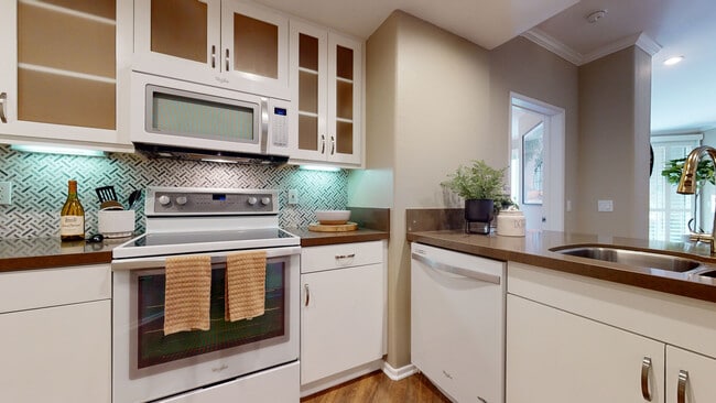 Photo - Regents La Jolla Apartments