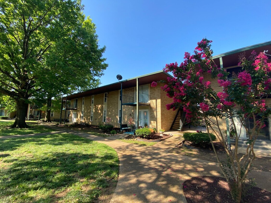 Foto principal - One Bedroom Condo, Second Floor, Assigned ...