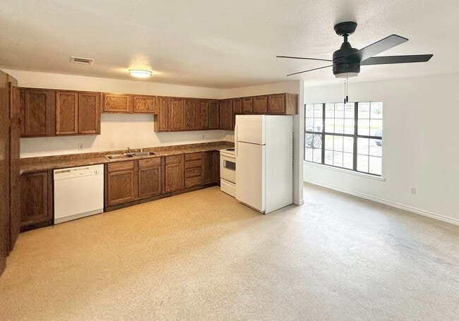 Building Photo - Updated Duplex in Charming Belton Texas!