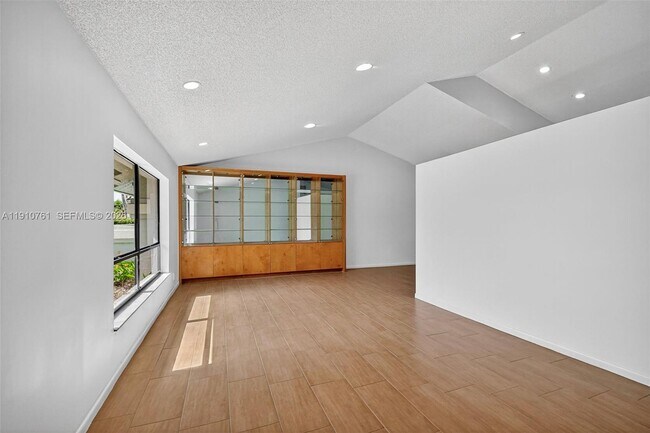 Foto del edificio - 9721 Majestic Way