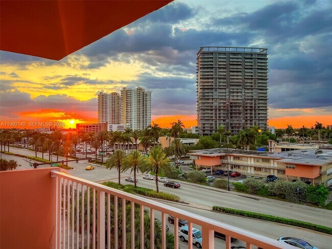 Foto del edificio - 2200 E Hallandale Beach Blvd