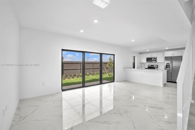 Foto del edificio - 245 NW 13th St