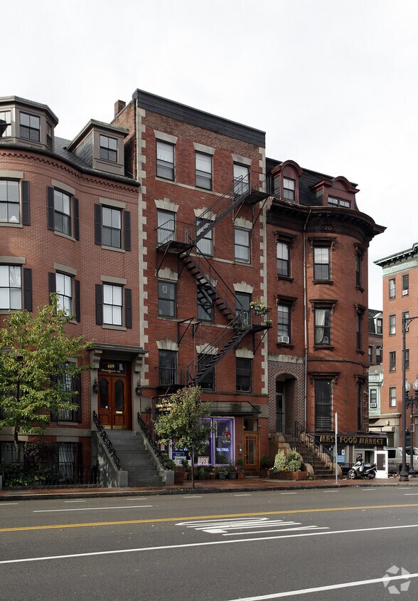 Foto del edificio - 579-605 Massachusetts Ave