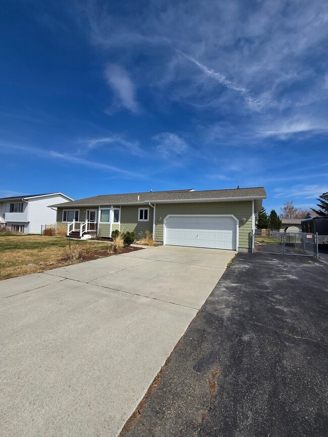 Building Photo - 2675 Pike Dr