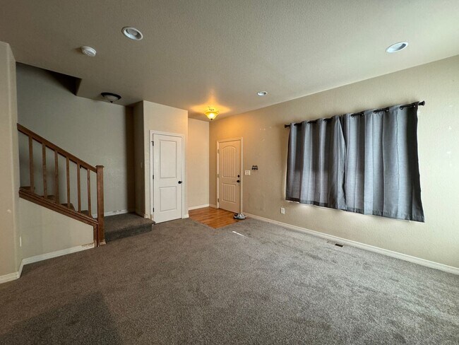 Building Photo - Beautiful 3 Bed 2 Bath home in Ridgen Farm.