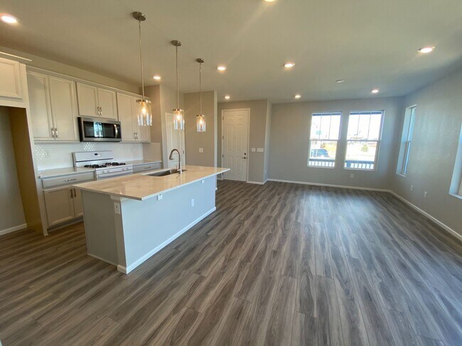 Foto del edificio - 3 br, 2.5 bath House - 21422 E 60th Ave