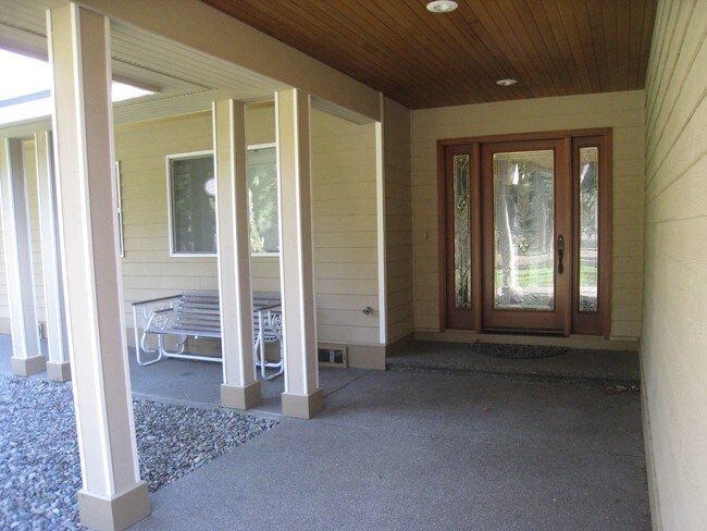 Building Photo - 800 Chelan Ln