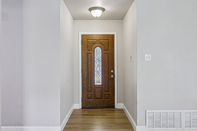 Foto del edificio - 107 Ginger Ln