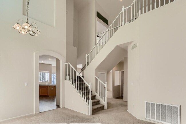 Foto del edificio - Breathtaking Home in Gated community in th...