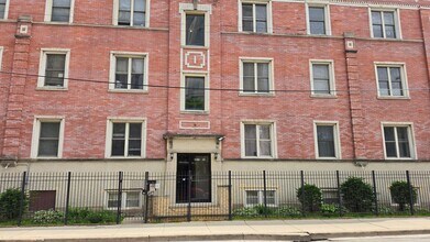 Building Photo - 1151 E 61st St