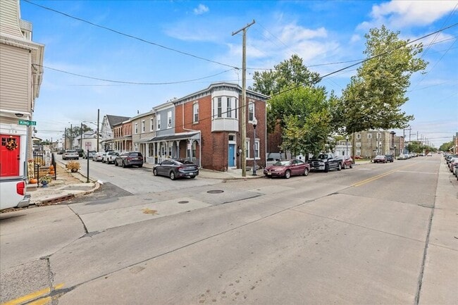 Building Photo - 216 N King St