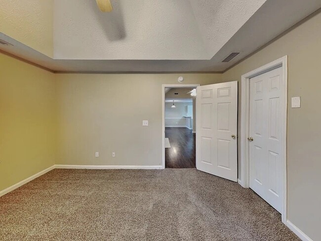 Building Photo - 213 Coldsprings Ct