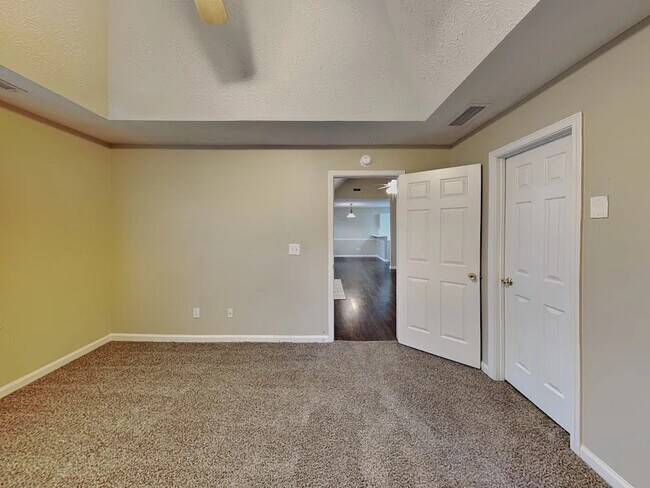 Foto del edificio - 213 Coldsprings Ct