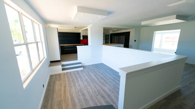 Building Photo - 321 Cornell Dr