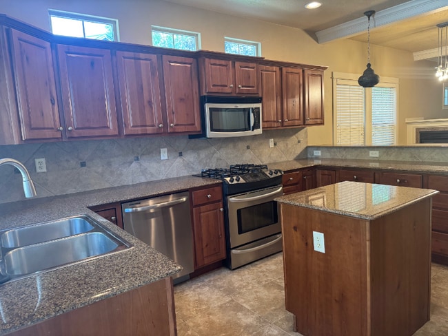 Foto del edificio - 894 E Shadow Creek Ln