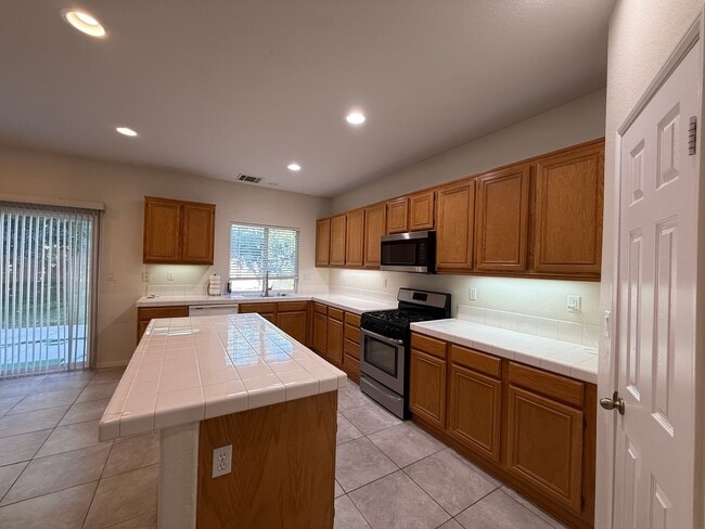 Building Photo - 43439 Bale Ct