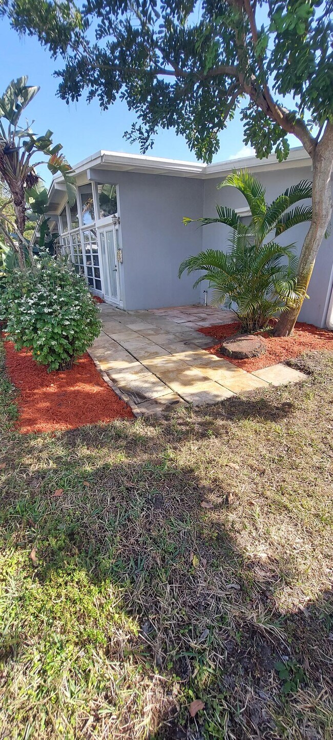 Patio delantero - 228 Beverly Dr