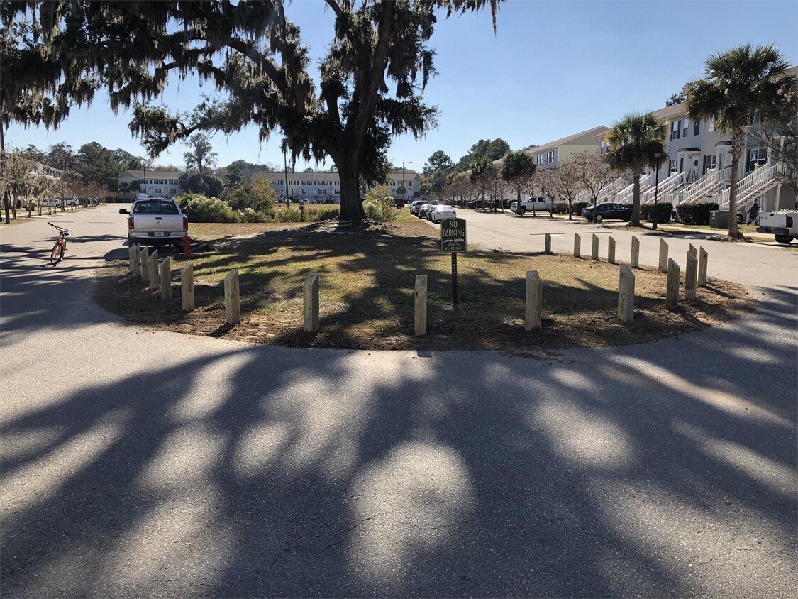 332 Laurel Oak Ln, Thunderbolt, GA 31404 Townhouse for Rent in