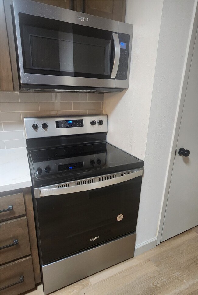Foto del edificio - 4906 Valleyview Dr