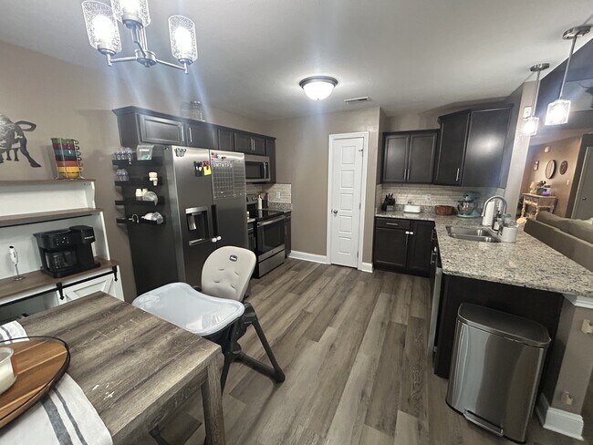 Foto del edificio - 513 Burgess CT