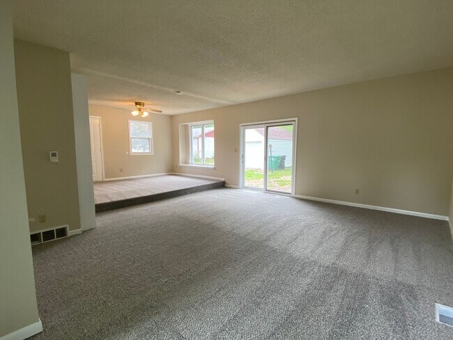 Foto del edificio - Renovated 3 bedroom/1bath ranch style home