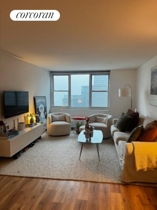 Foto del edificio - 375 S End Ave