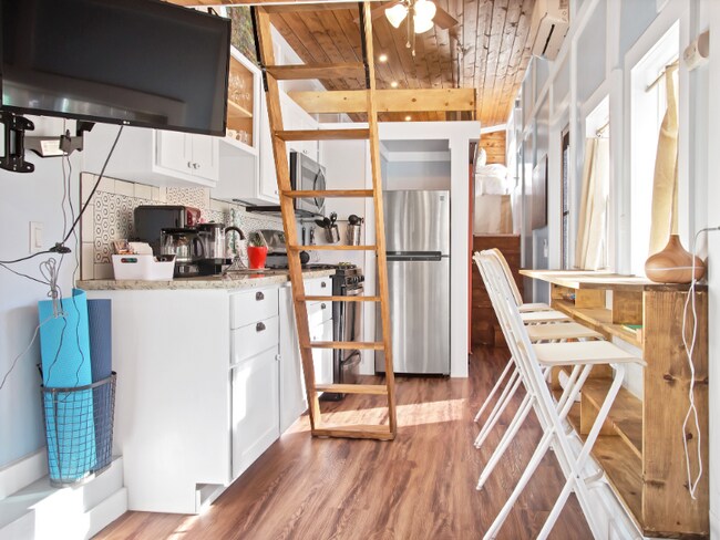 Foto del edificio - 7917 Roswell St