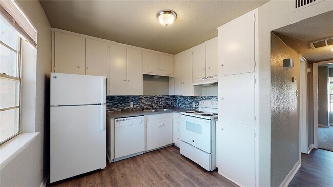 Foto del edificio - 3800 E 29th St