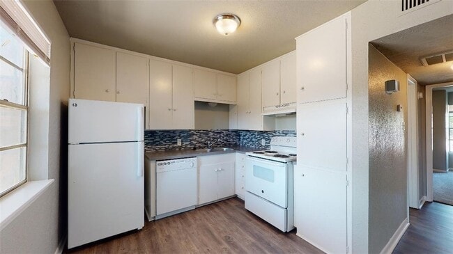 Building Photo - 3800 E 29th St