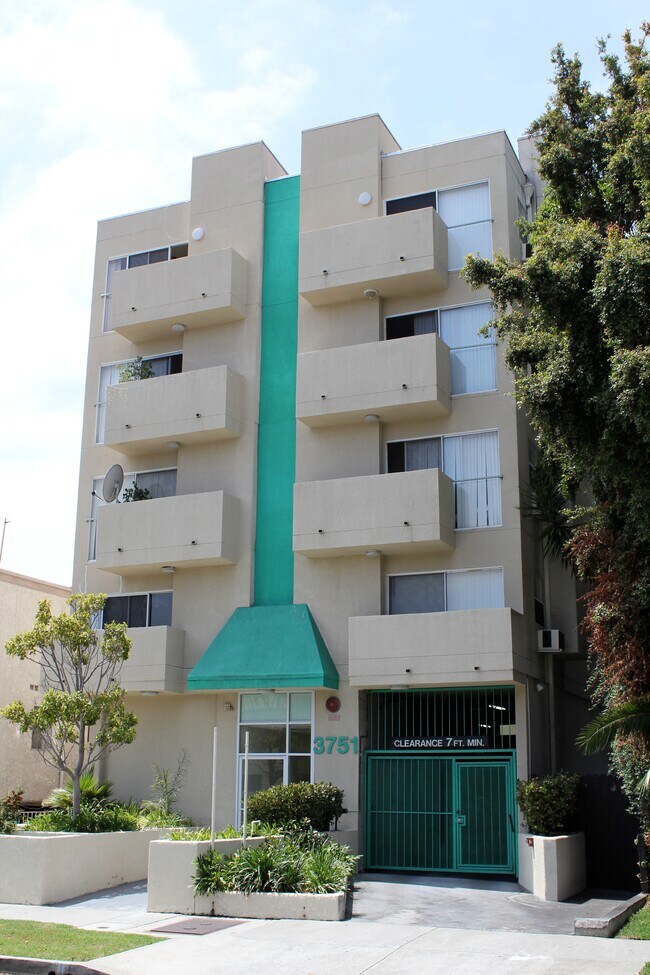 Foto del edificio - 3751 Jasmine Ave
