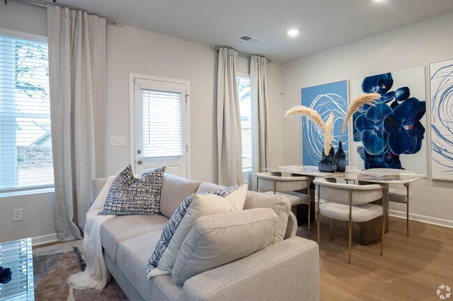 Foto del edificio - BRAND NEW 3 Bed 2.5 bathroom townhomes in Calhoun!