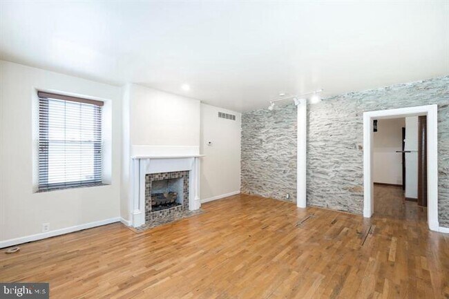 Building Photo - 4325 Terrace St