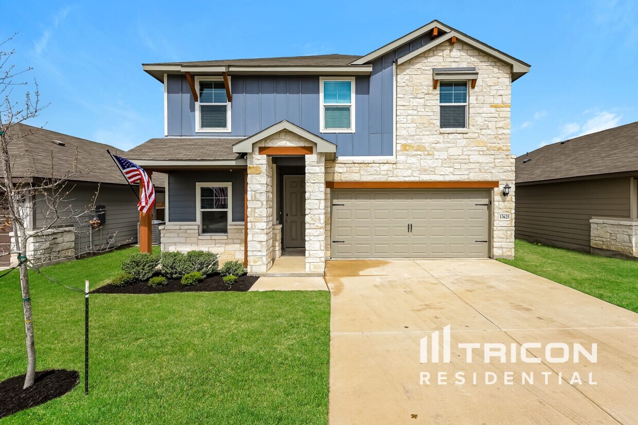 Foto principal - 13625 Paxton Boulevard Saint Hedwig TX
