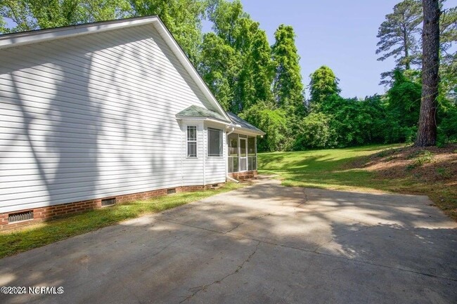 Building Photo - 1617 Plum Nelly Road