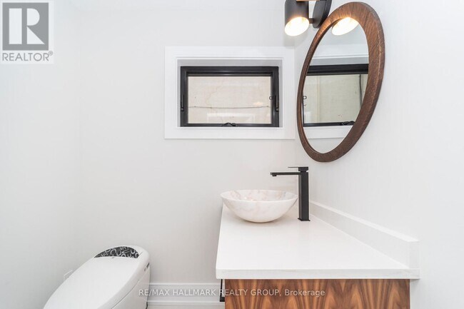 Photo du bâtiment - 185 Carleton Ave