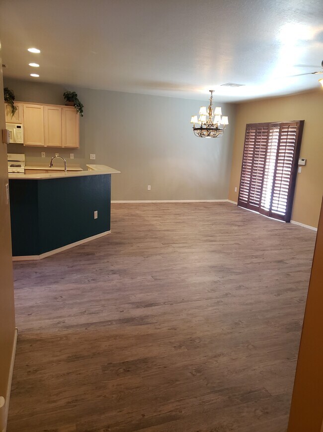 Building Photo - 3513 Kingbird Dr