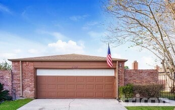 Building Photo - 6923 Clee Ln