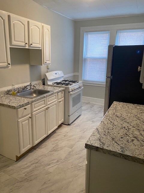 Foto del edificio - 352 Laurel St