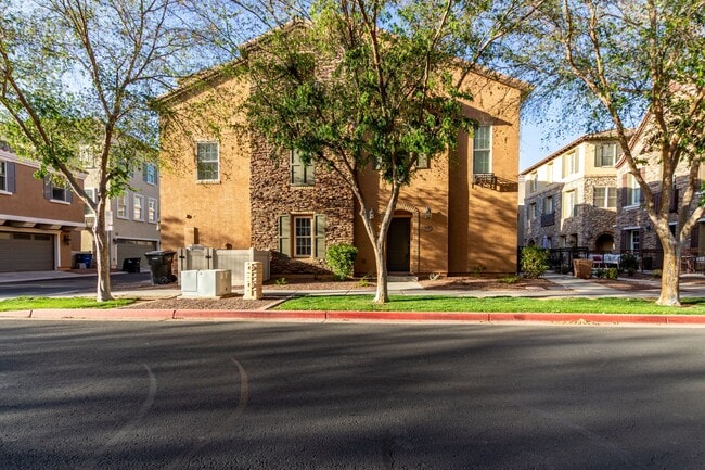 Foto del edificio - 2639 S Harmony Ave