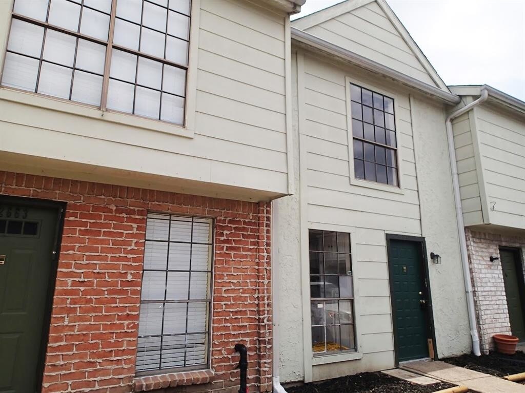 Foto principal - 12661 Windsor Village Dr