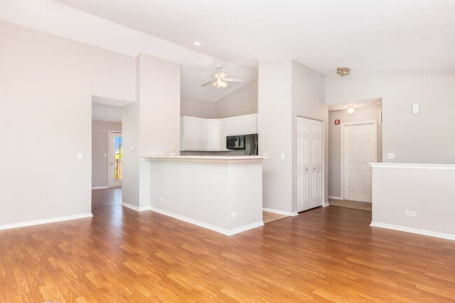 Building Photo - 2404 Golf Ridge Cir